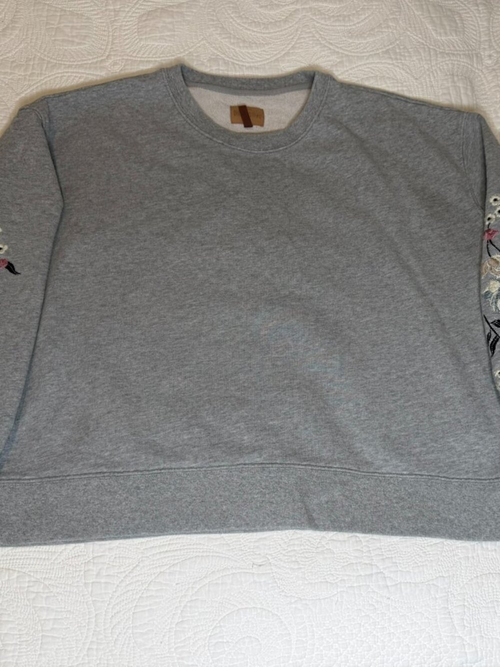 Driftwood Floral Embroidered Gray Cotton Sweatshirt — Women’s M